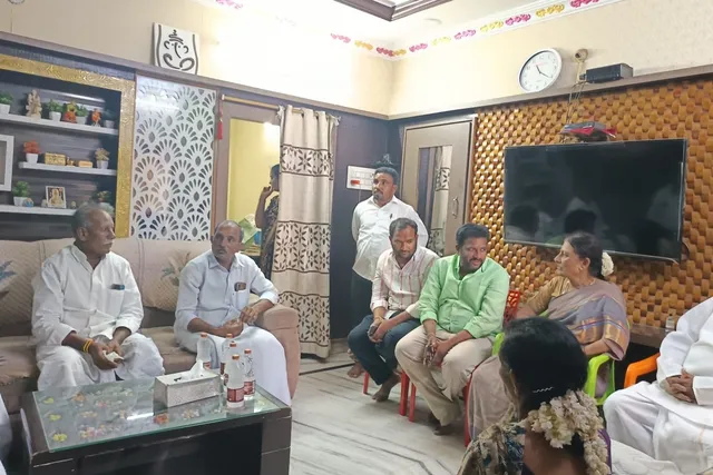 ఆంధ్రజ్యోతి విలేకరి కుటుంబ సభ్యులను పరామర్శించిన విజయమ్మ