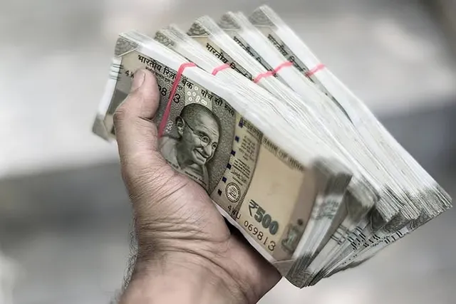 45 పైసలకు రూ.10 లక్షల ట్రావెల్ ఇన్సూరెన్స్
