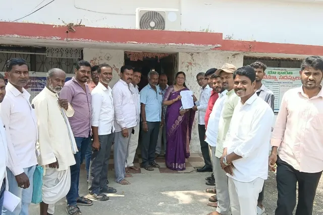 మండలాన్ని కరువు ప్రాంతంగా ప్రకటించి రైతులను ఆదుకోవాలి మండలాన్ని కరువు ప్రాంతంగా ప్రకటించి రైతులను ఆదుకోవాలి