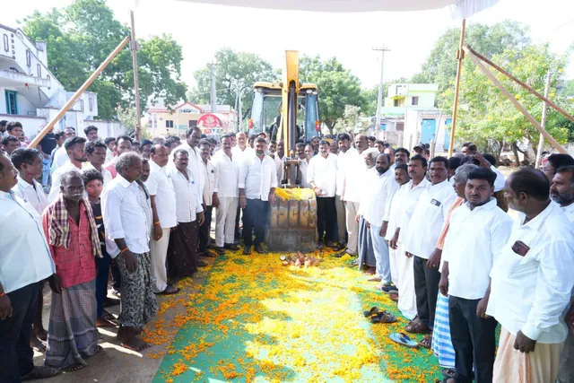 దేవరపాలెం, కొమరపుడి గ్రామాలలో సీసీ రోడ్లకు శంకుస్థాపన