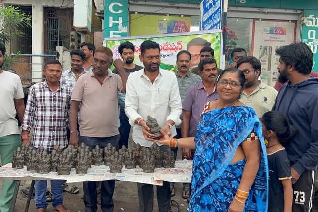 ప్రతి ఒక్కరూ మట్టి విగ్రహాలను ఏర్పాటు చేయాలి: గోపికృష్ణ