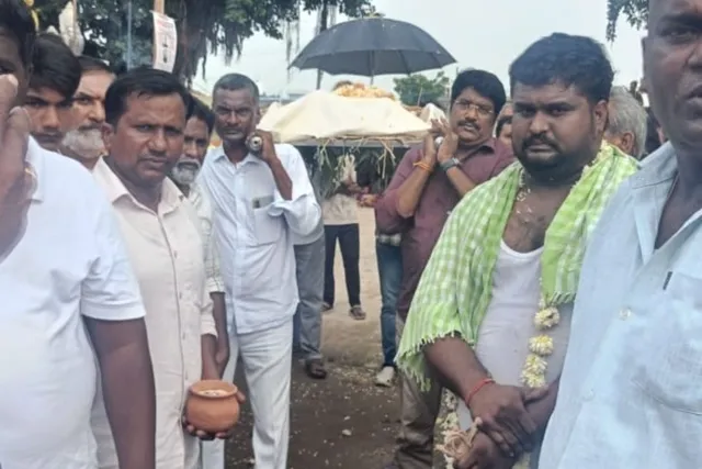 రావట్ల సర్పంచ్ తాత అంతిమయాత్రలో బాజిరెడ్డి జగన్