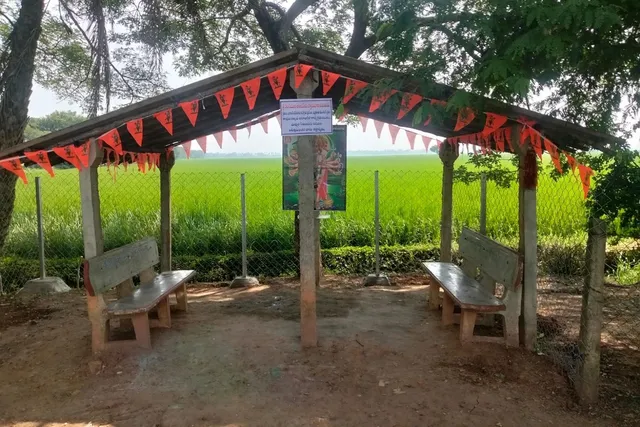 రావులపర్రు రహదారి ఉంగుటూరు పంట పొలాల పక్కన విశ్రాంతి షెడ్డు