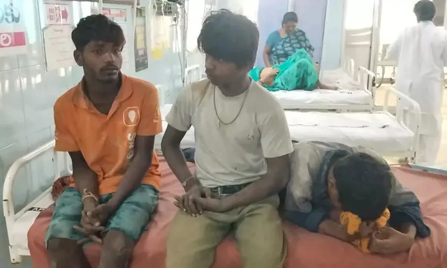 ఐచర్ వాహనాన్ని ఢీకొట్టిన లారీ.. 12 మంది గాయాలు