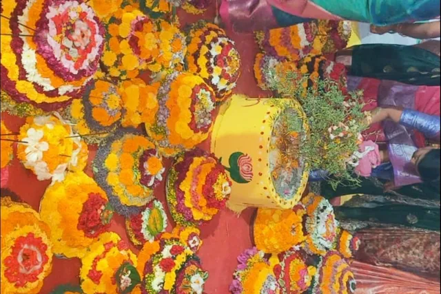 బండమీది చందుపట్ల గ్రామంలో ఘనంగా ఎంగిలి పూల బతుకమ్మ వేడుకలు