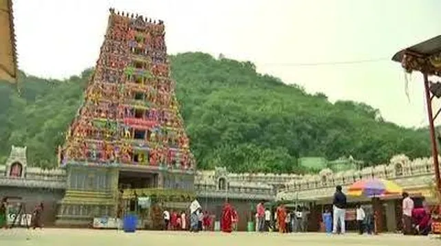 దుర్గమ్మ ఆలయంలో వీఐపీ దర్శనాలు రద్దు దుర్గమ్మ ఆలయంలో వీఐపీ దర్శనాలు రద్దు