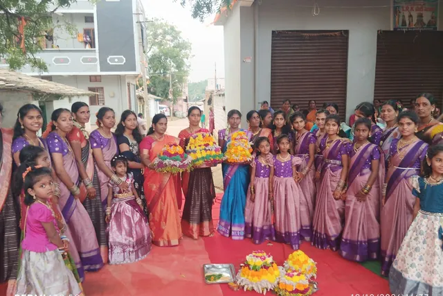కండ్లపల్లిలో ఘనంగా సద్దుల బతుకమ్మ వేడుకలు