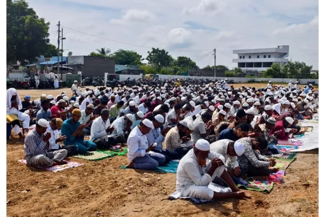 వర్షాల కోసం ఈద్గాలో ముస్లింల సామూహిక ప్రార్థనలు