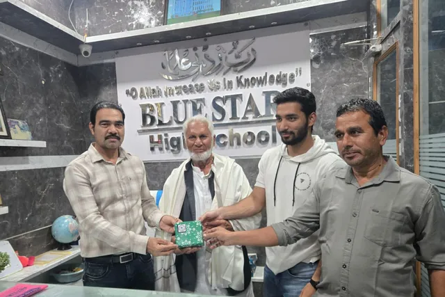 బ్లూ స్టార్ హైస్కూల్‌లో ఈసా ఖాన్ కి ఘన స్వాగతం