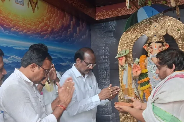 విజయలక్ష్మి థియేటర్ వర్తక సంఘం ఆధ్వర్యంలో అన్నదానం