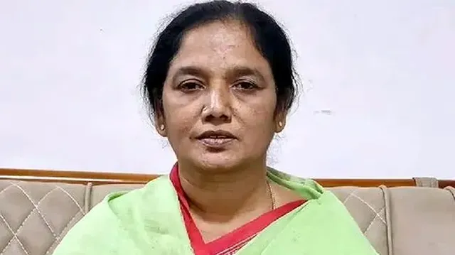 విద్యార్థినులపై దాడి చేసిన వ్యక్తిని వదిలిపెట్టం: పరిటాల సునీత