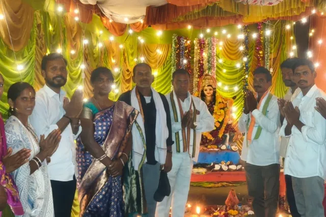 చిన్న బెండారలో శారదా మాతకు ప్రత్యేక పూజలు