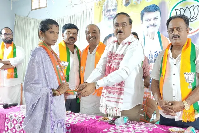 బీజేపీలోకి 150 కుటుంబాలు చేరిక