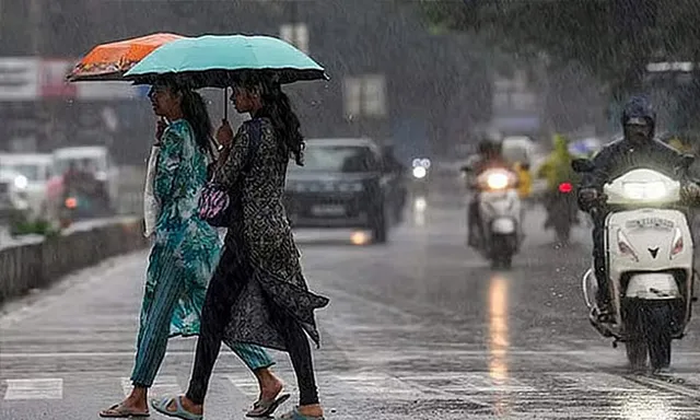 தமிழகத்தில் கனமழை எச்சரிக்கை: செப்., 19 வரை நீடிக்கிறது
