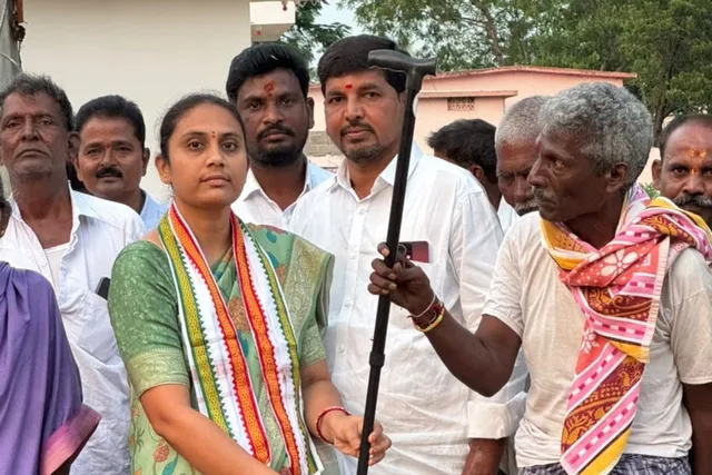 వృద్ధులకు అండగా సర్పంచ్