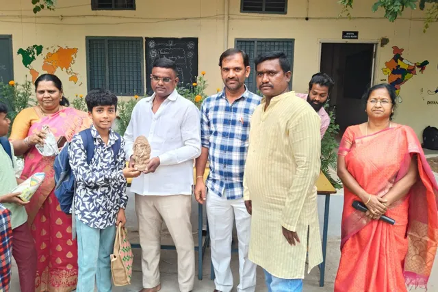 చైతన్య యూత్ అసోసియేషన్ ఆధ్వర్యంలో వినాయక విగ్రహాల పంపిణీ