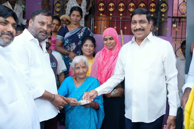 అన్నమయ్య జిల్లా లో పింఛన్లు పంపిణీ చేసిన మంత్రి