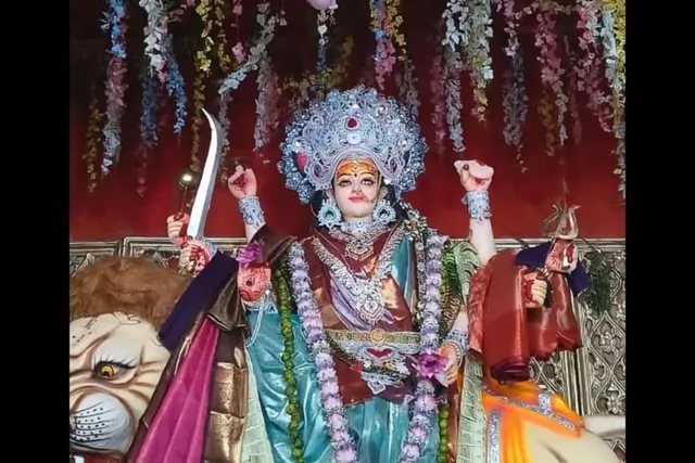 కనకదుర్గాదేవిగా దర్శనమిస్తున్న అమ్మవారు