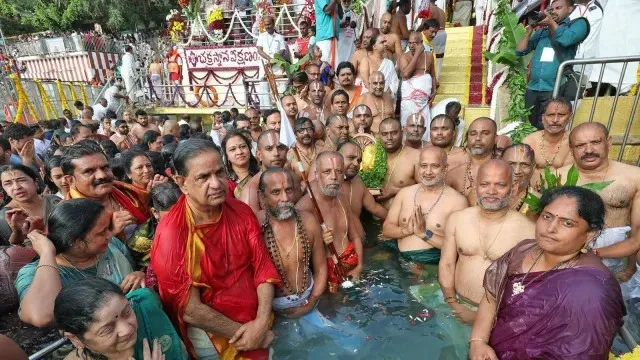 తిరుమలలో వైభవోపేతంగా చక్రస్నానం.. ముగిసిన శ్రీవారి బ్రహ్మోత్సవాలు