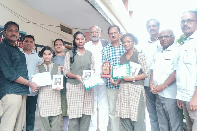 మండల స్థాయి చెకుముకి పోటీలలో మందస పాఠశాల విద్యార్థుల ప్రతిభ
