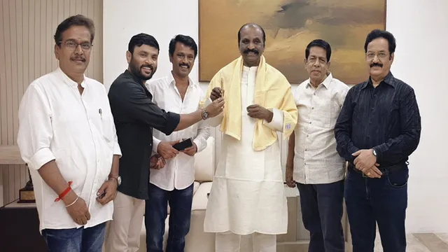 தென்னிந்திய திரைப்பட எழுத்தாளர்கள் சங்கத்தில் ஆயுட்கால உறுப்பினராக இணைந்தார் வைரமுத்து