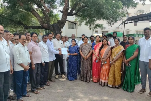 శివాజీ విగ్రహం ఏర్పాటుకు ఐకాస వినతి