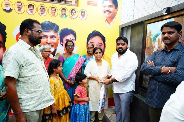 క్యాన్సర్ బాధితురాలికి రూ.50 వేల ఆర్థిక సాయం అందజేత