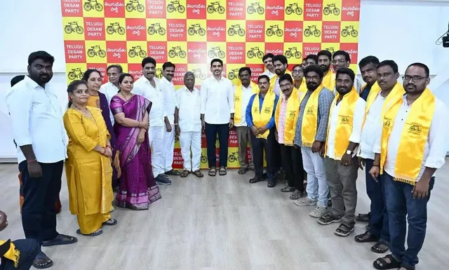 వైసీపీకి భారీ షాక్.. పలువురు సీనియర్లు టీడీపీలో చేరిక వైసీపీకి భారీ షాక్.. పలువురు సీనియర్లు టీడీపీలో చేరిక