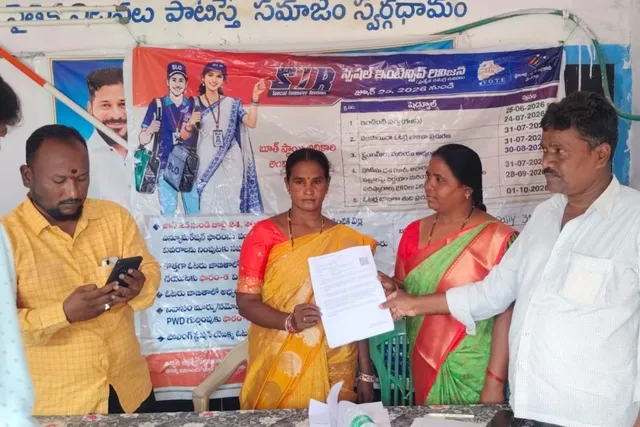 మగ్దుంపల్లి గ్రామంలో SIR కార్యక్రమం పై సమావేశం