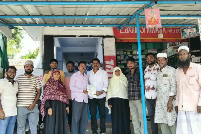 సీఎంఆర్ఎఫ్ చెక్కు అందజేత