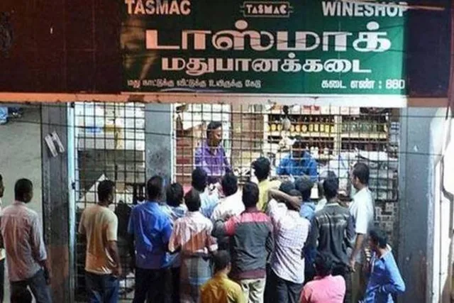 கூடுதல் விலைக்கு மது விற்றாலும் விசாரணையின்றி பணிநீக்கம் செய்யக்கூடாது: ஐகோர்ட் உத்தரவு