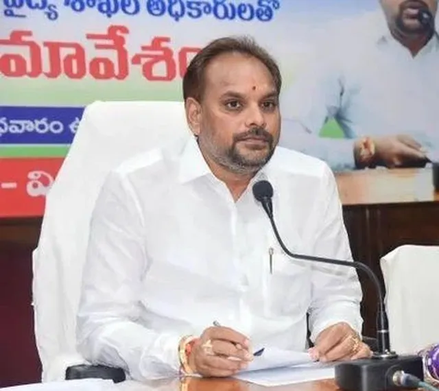 చిన్న శ్రీను రాజకీయ భవిష్యత్తుపై చర్చ!