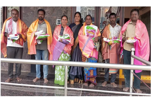 పారిశుధ్య సిబ్బందికి ఘనంగా సన్మానించిన 5వ డివిజన్ కార్పొరేటర్ నూకల సరిత