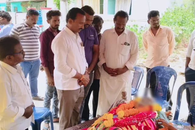పులుగుజ్జు దేవరం పార్దికదేహానికి టీడీపీ అధ్యక్షులు నివాళి