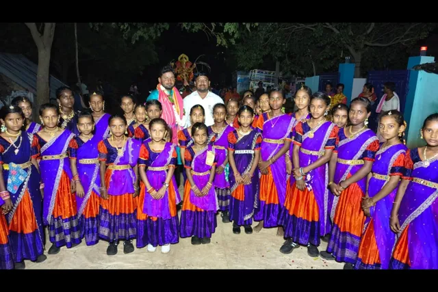 కోలాటాలతో సందడిగా వినాయక నిమజ్జనం