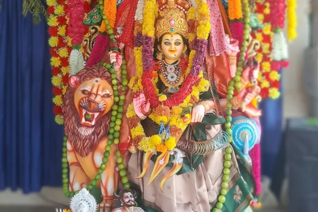 తుళ్లూరు ఆలయాల్లో వైభవంగా మహిషాసురమర్దనిగా అమ్మవారి అలంకరణ