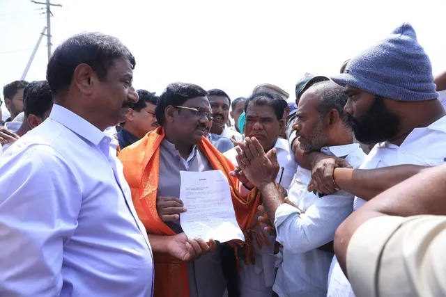 నాణ్యమైన విద్యుత్ అందించాలని మంత్రికి వినతి పత్రం అందజేత