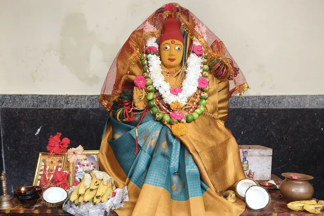 లలితా మహాత్రిపుర సుందరి దేవిగా దర్శనమిస్తున్న కనకదుర్గమ్మ లలితా మహాత్రిపుర సుందరి దేవిగా దర్శనమిస్తున్న కనకదుర్గమ్మ