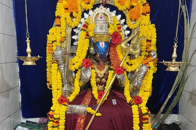 వేములదీవి కనకదుర్గ అమ్మవారి ఆలయంలో శరన్నవరాత్రి ఉత్సవాలు వేములదీవి కనకదుర్గ అమ్మవారి ఆలయంలో శరన్నవరాత్రి ఉత్సవాలు