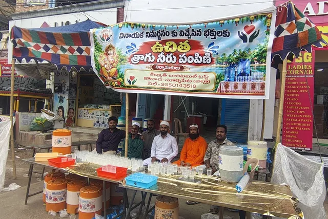 మతసామరస్యాన్ని చాటిన ముస్లిం సోదరులు