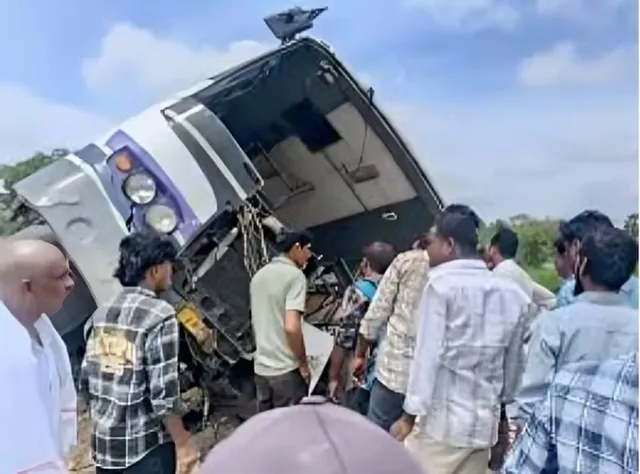 ఆర్టీసీ బస్సు బోల్తా.. 20 మందికి తీవ్ర గాయాలు