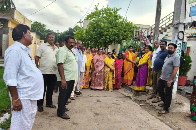 ఇంకొల్లులో ఎన్నికల ప్రచారాన్ని ఘనంగా ప్రారంభించిన టీడీపీ అభ్యర్థులు ఇంకొల్లులో ఎన్నికల ప్రచారాన్ని ఘనంగా ప్రారంభించిన టీడీపీ అభ్యర్థులు