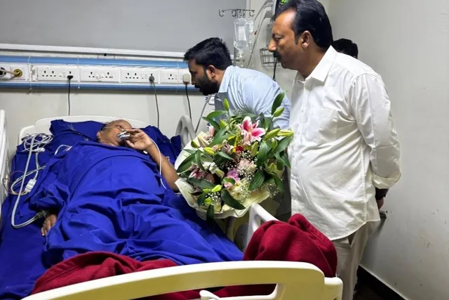 యనమల రామకృష్ణుడిని పరామర్శించిన ఎంపీ ఉదయ్ శ్రీనివాస్ యనమల రామకృష్ణుడిని పరామర్శించిన ఎంపీ ఉదయ్ శ్రీనివాస్