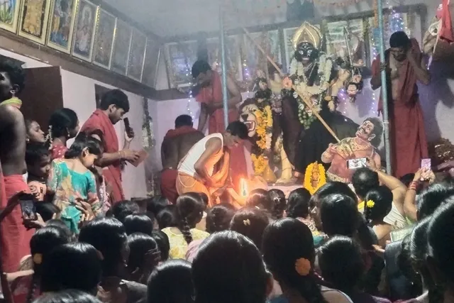 తిరుమలాపూర్‌లో మహిషాసురవర్ధిని అవతారంలో దుర్గామాత