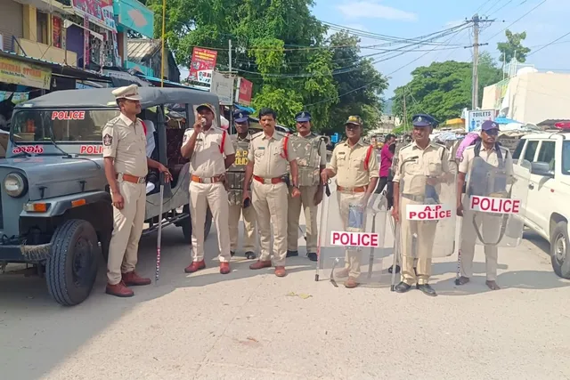 పెనుమూరులో పోలీసుల ఏరియా డామినేషన్ పెనుమూరులో పోలీసుల ఏరియా డామినేషన్