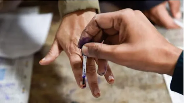 మున్సిపల్ ఎన్నికలు: రిజర్వేషన్లపై న్యాయపరమైన చిక్కులు తప్పవా? మున్సిపల్ ఎన్నికలు: రిజర్వేషన్లపై న్యాయపరమైన చిక్కులు తప్పవా?