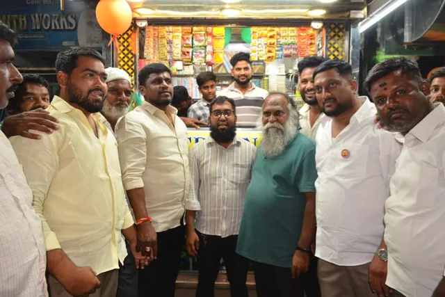 జగ్గారెడ్డి చేతుల మీదుగా సంగారెడ్డిలో 'కడక్ చాయ్ ఫుడ్ హబ్' ప్రారంభం జగ్గారెడ్డి చేతుల మీదుగా సంగారెడ్డిలో 'కడక్ చాయ్ ఫుడ్ హబ్' ప్రారంభం