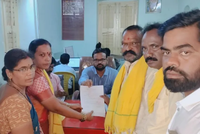 పత్తికొండ 5వ ఎంపీటీసీ స్థానానికి టీడీపీ అభ్యర్థి నామినేషన్ దాఖలు