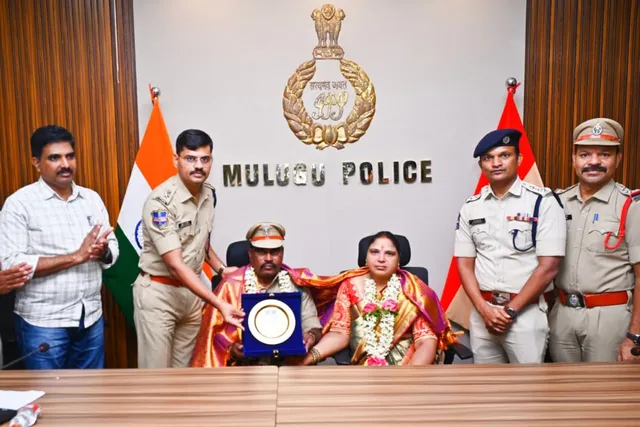 ములుగులో పోలీసు అధికారులకు ఘన వీడ్కోలు