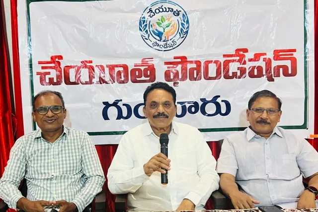 గుంటూరు: ప్రతిభకు పేదరికం అడ్డుకాకూడదు